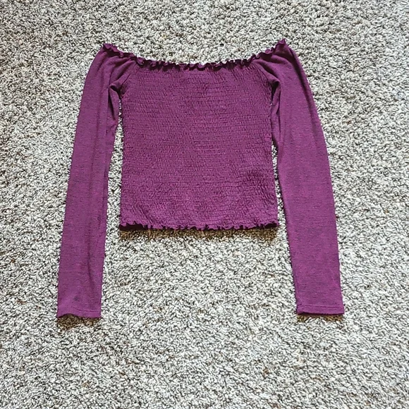 Hollister Off Shoulder Slightly Cropped Top - Picture 1 of 6